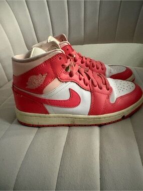 Jordon Nike Mid-Top Sneakers White & Pink